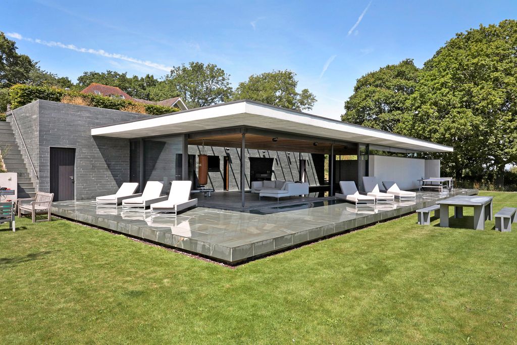 Property photo 3 of 31