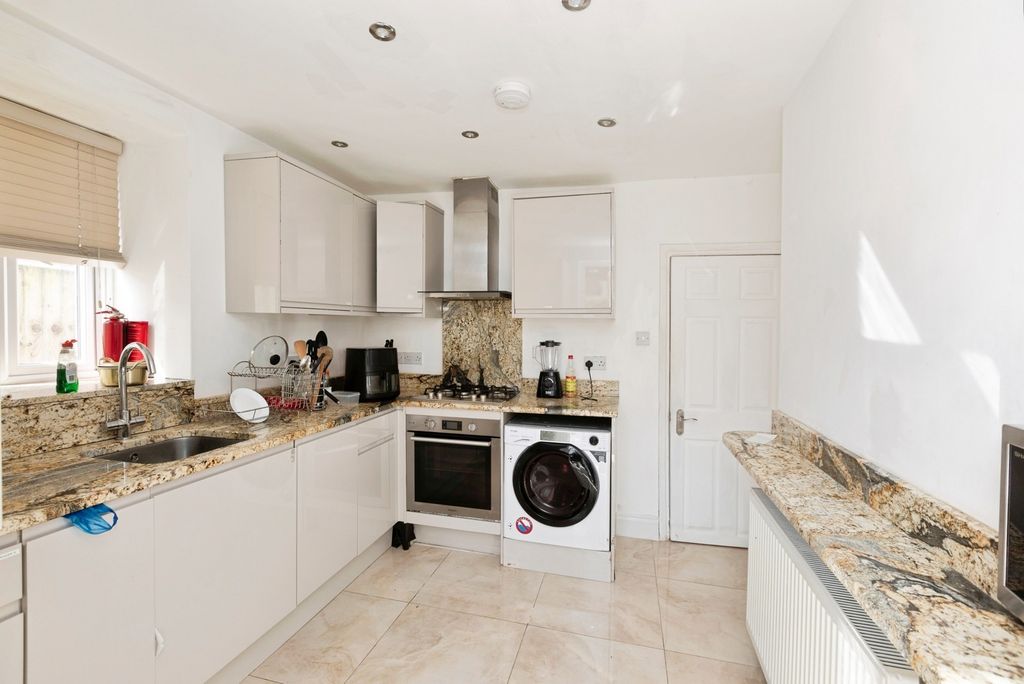 Property photo 3 of 9 Pbox-Img.Jpg