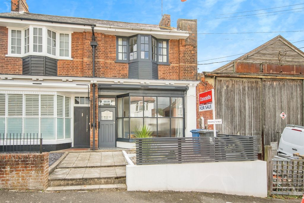 Property photo 1 of 17