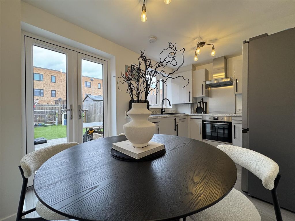 Property photo 2 of 40