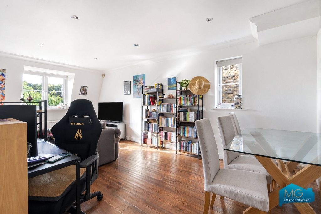 Property photo 2 of 11 Picture No. 41