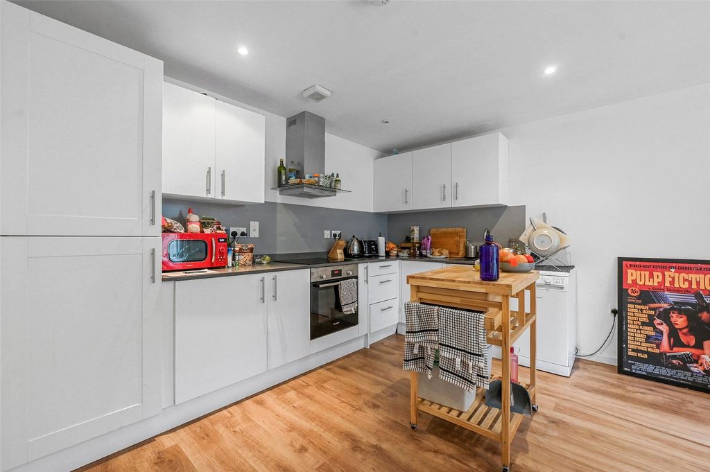 Property photo 3 of 17 Kitchen