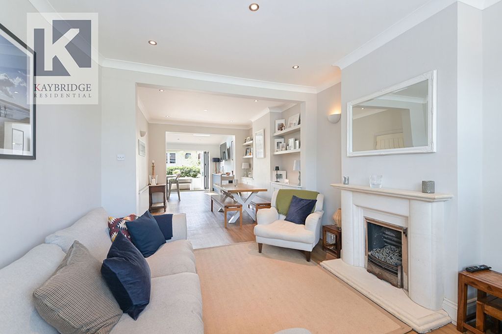 Property photo 3 of 17 Bridgewood Road, Worcester Park - Kt4 8Xs