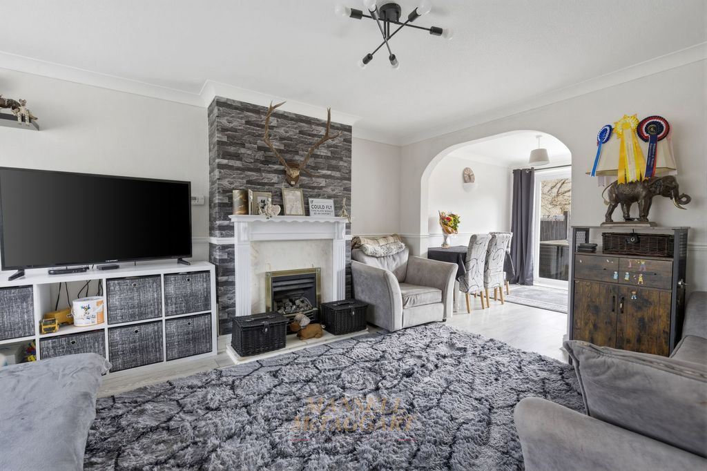 Property photo 2 of 21