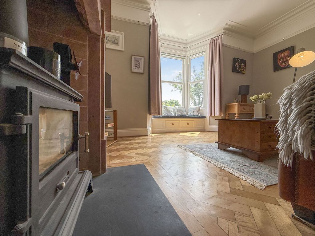 Property photo 3 of 31