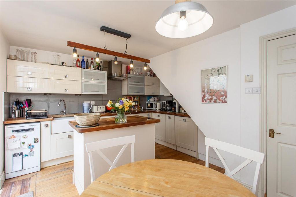 Property photo 3 of 22 Kitchen/Diner