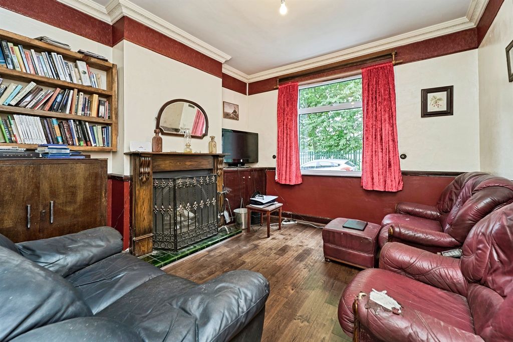 Property photo 2 of 17