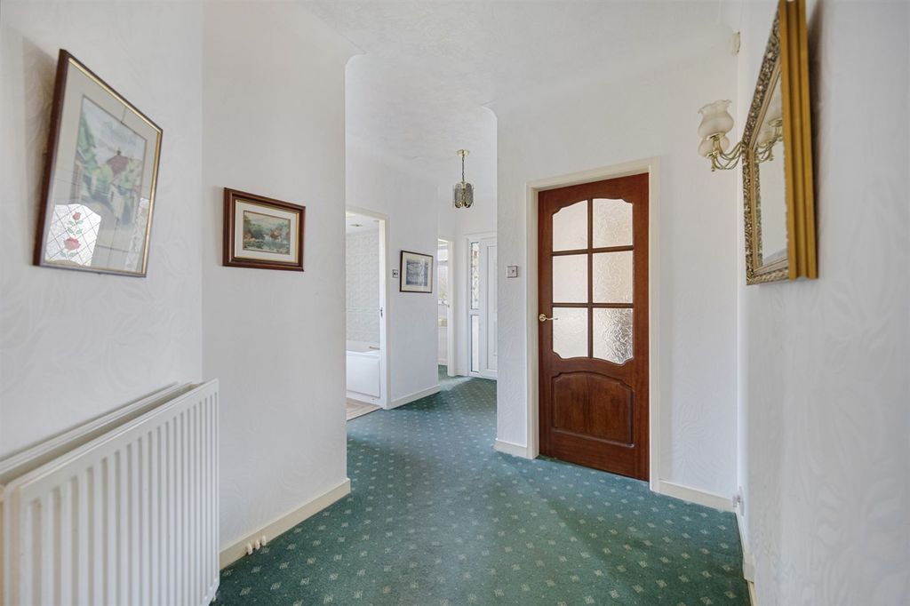 Property photo 3 of 19 Entrance Hallway
