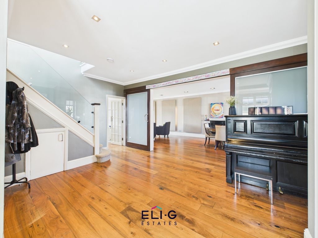 Property photo 2 of 18 Gallery