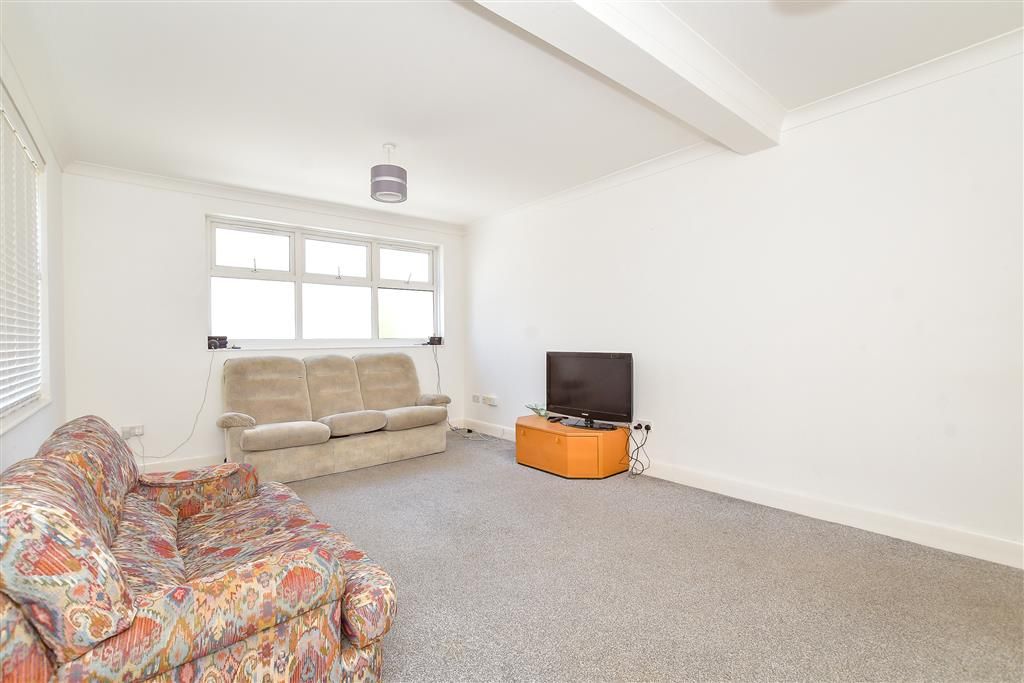 Property photo 1 of 7 Lounge