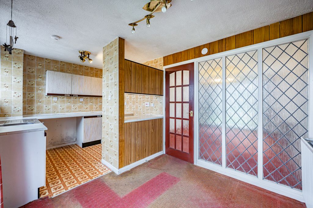 Property photo 3 of 27