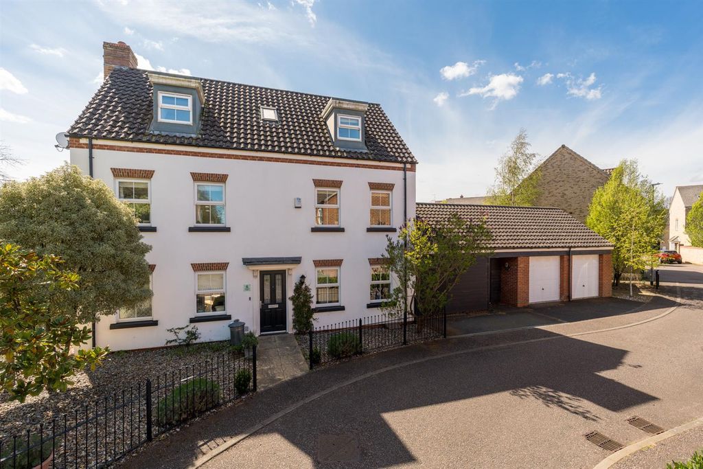 Property photo 1 of 33 6-Nightingaledrive-009.Jpg