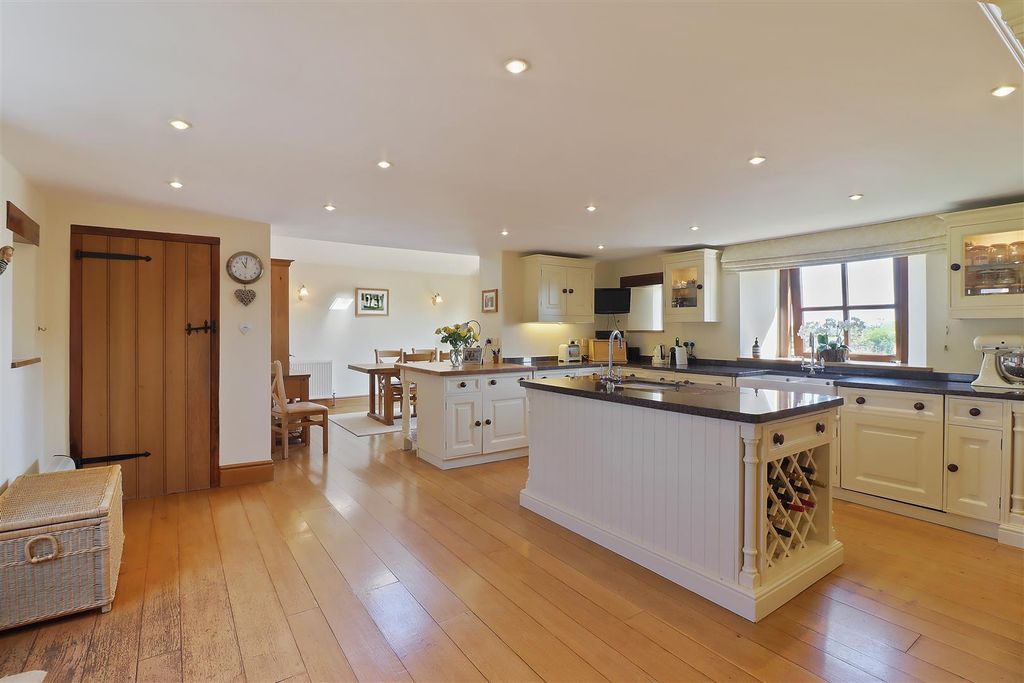 Property photo 2 of 30 Kitchen