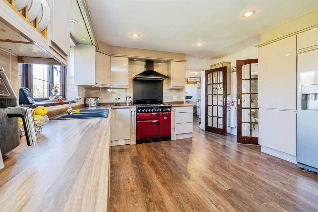 Property photo 3 of 22