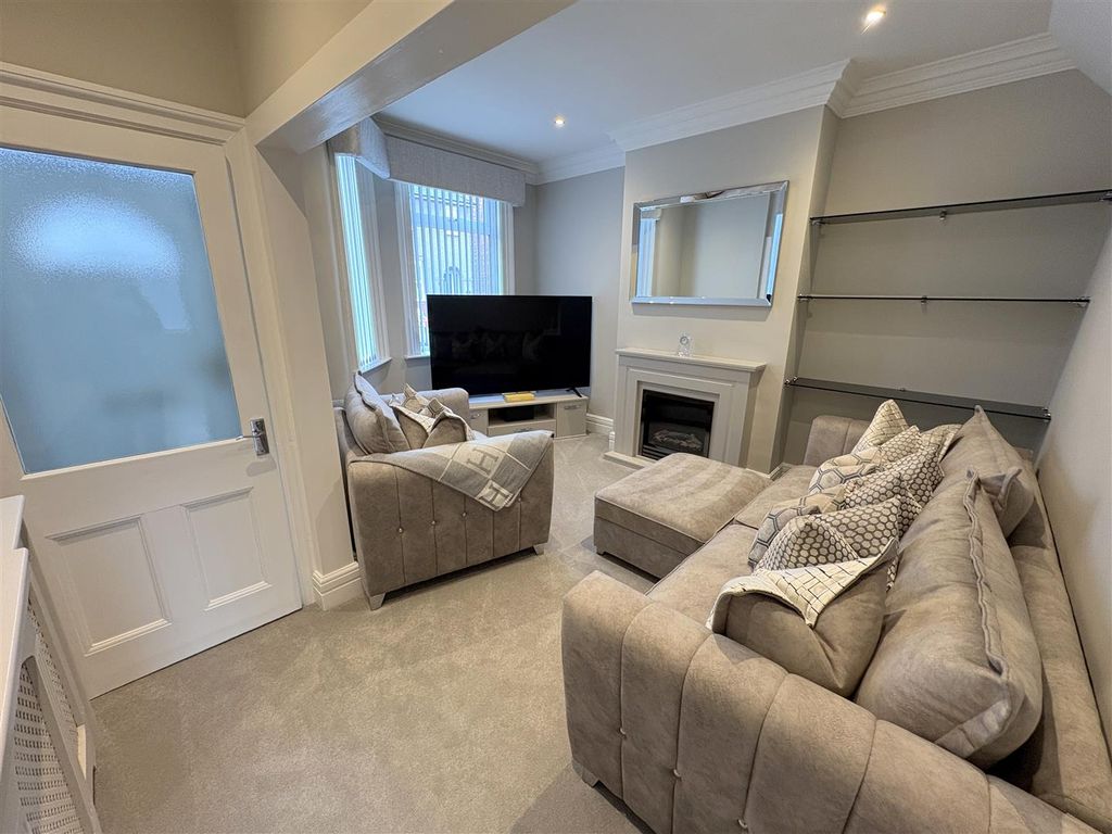 Property photo 2 of 22 Lounge