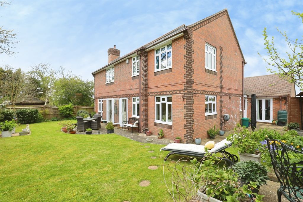Property photo 2 of 28