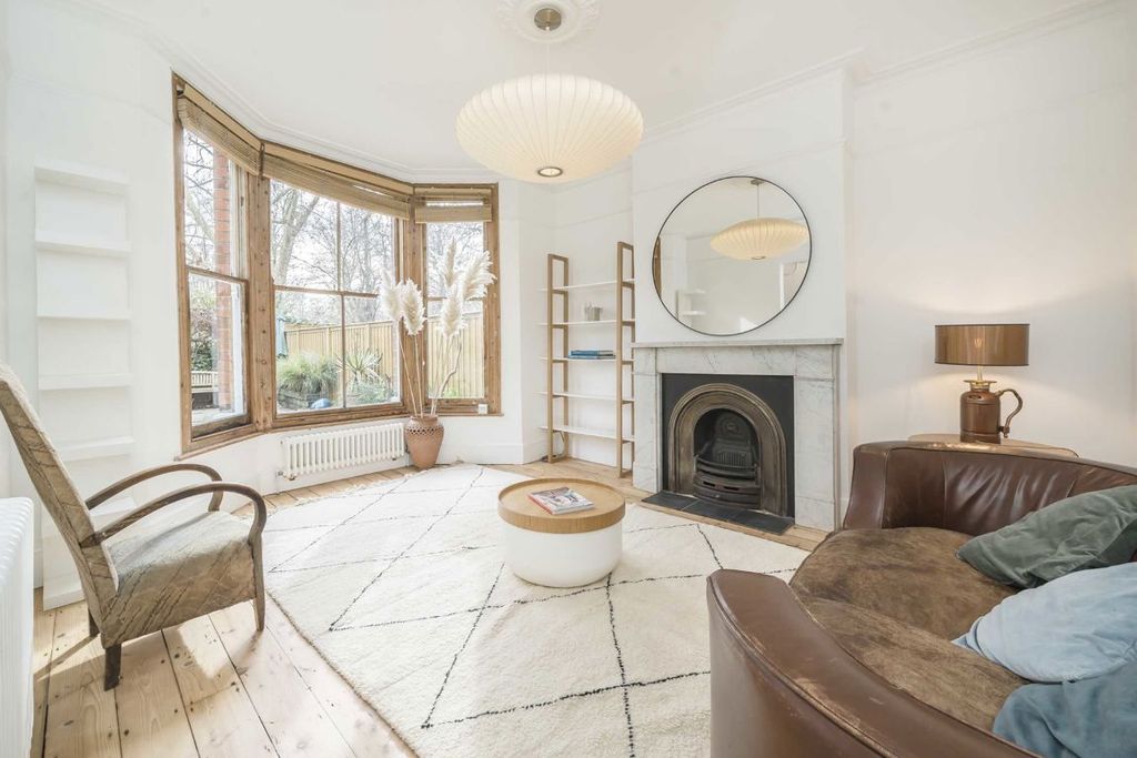 Property photo 2 of 8