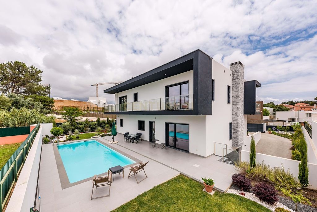 Property photo 2 of 90