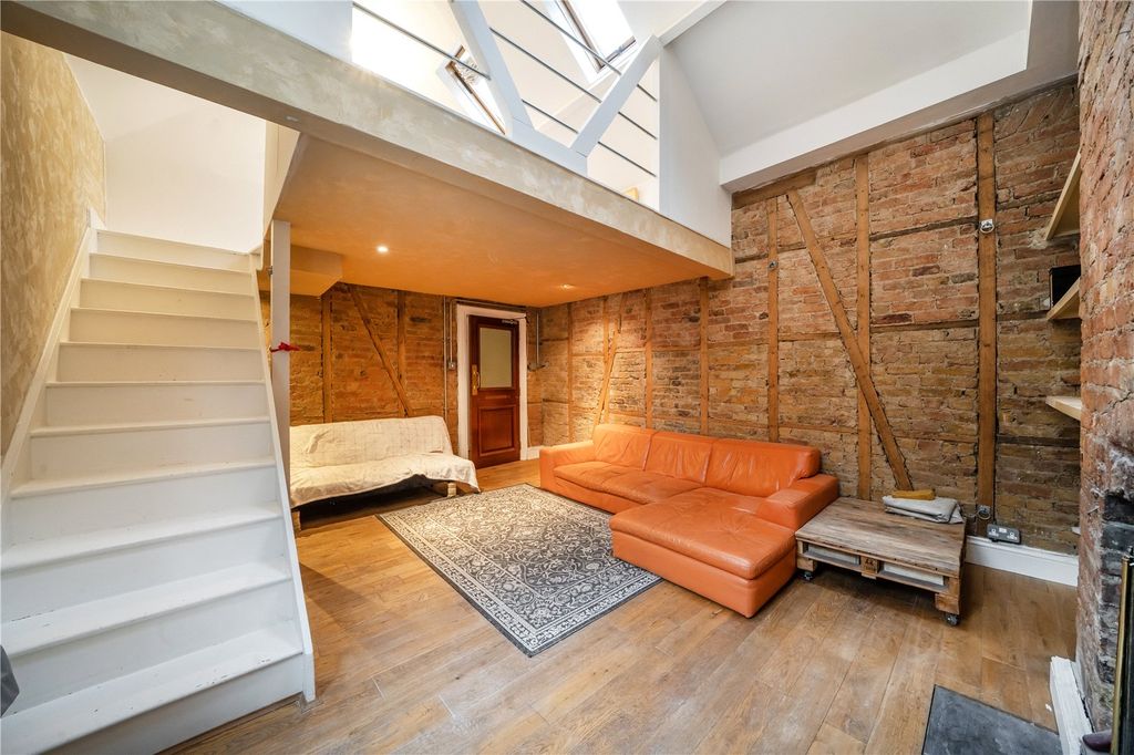 Property photo 2 of 10 Reception