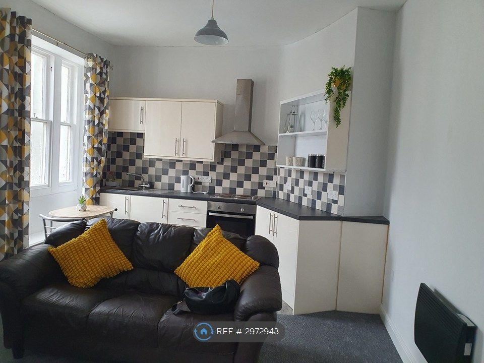 Property photo 2 of 6 Kitchen / Living