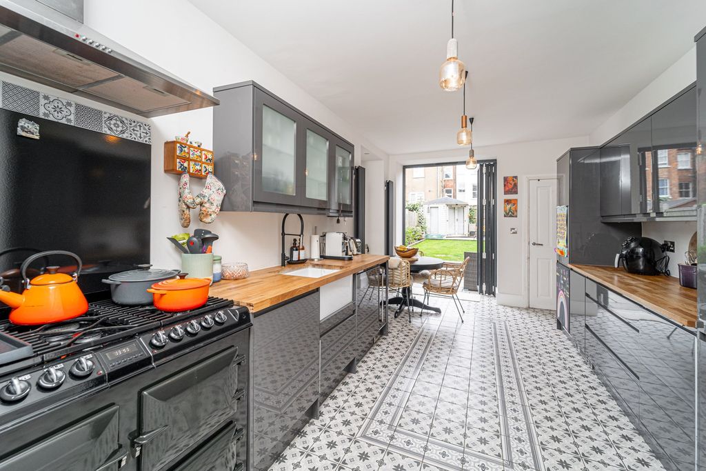 Property photo 1 of 29