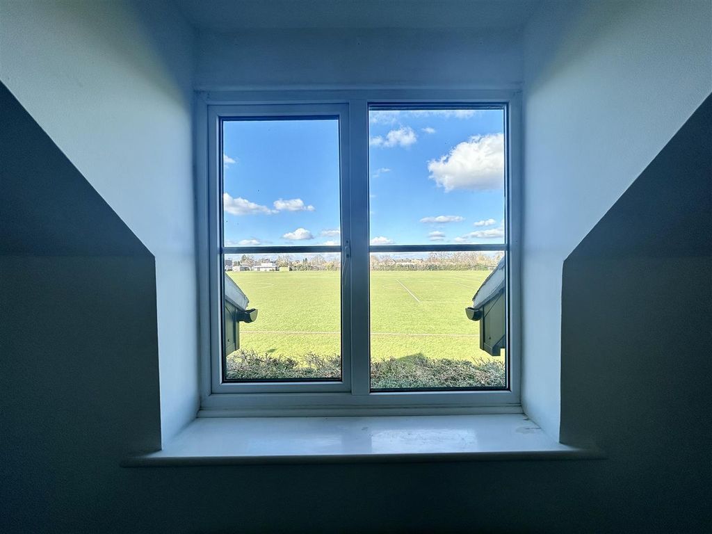 Property photo 2 of 12 Img_8911.Jpg