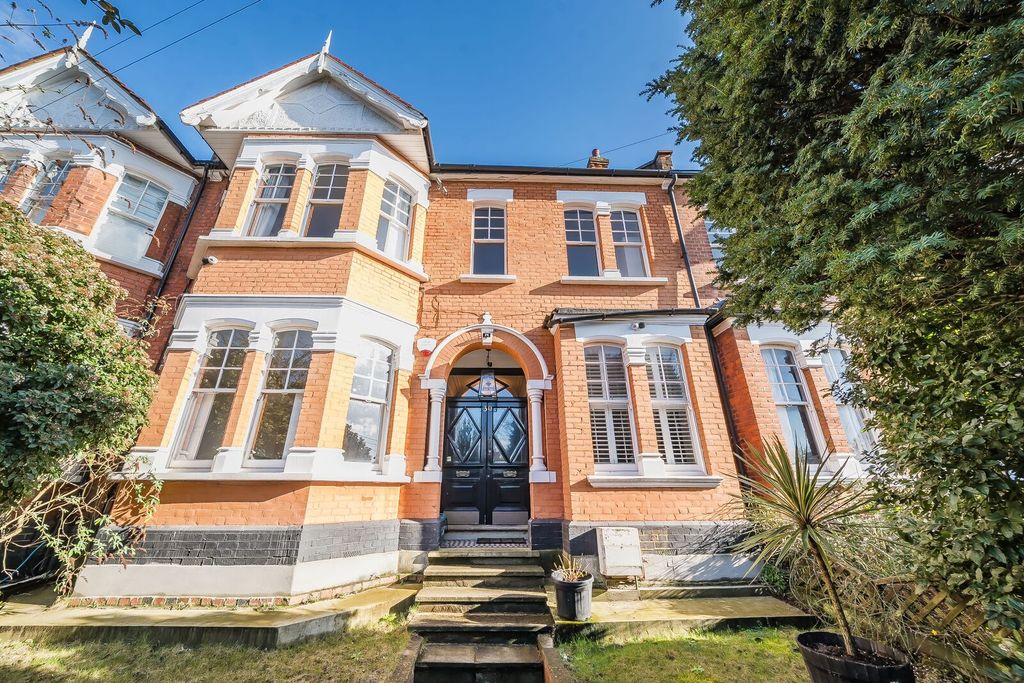 Property photo 1 of 17