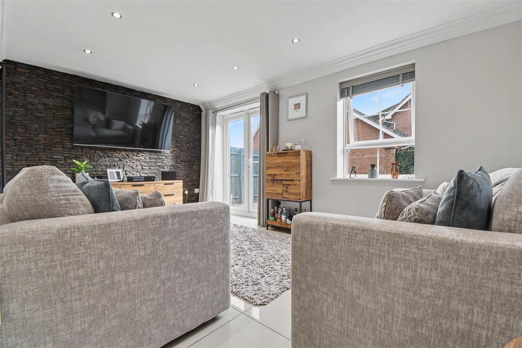 Property photo 2 of 28 Living Room