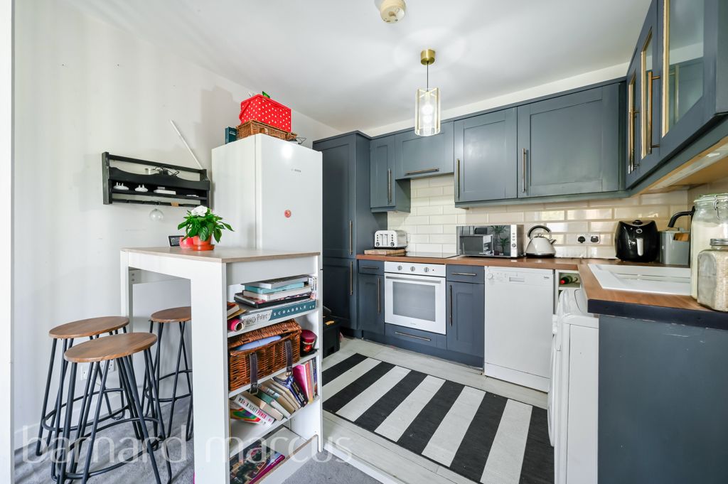 Property photo 3 of 9 Kitchen