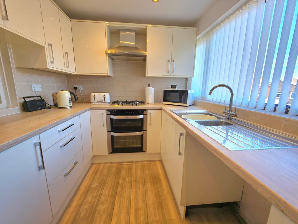 Property photo 3 of 14 Kitchen