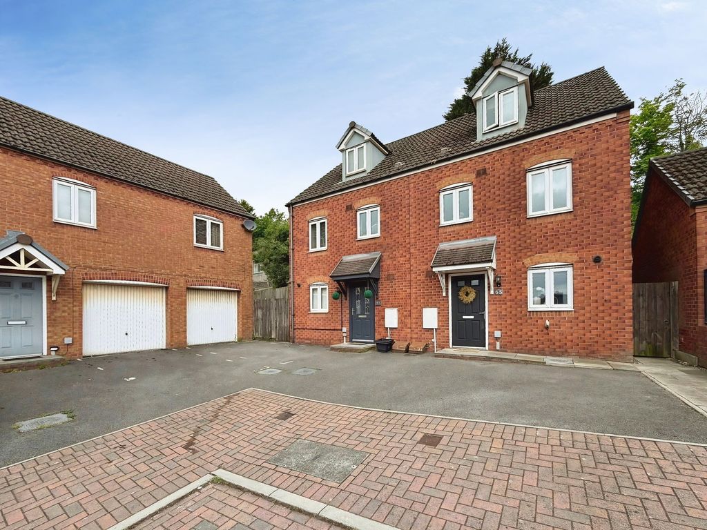 Property photo 2 of 32