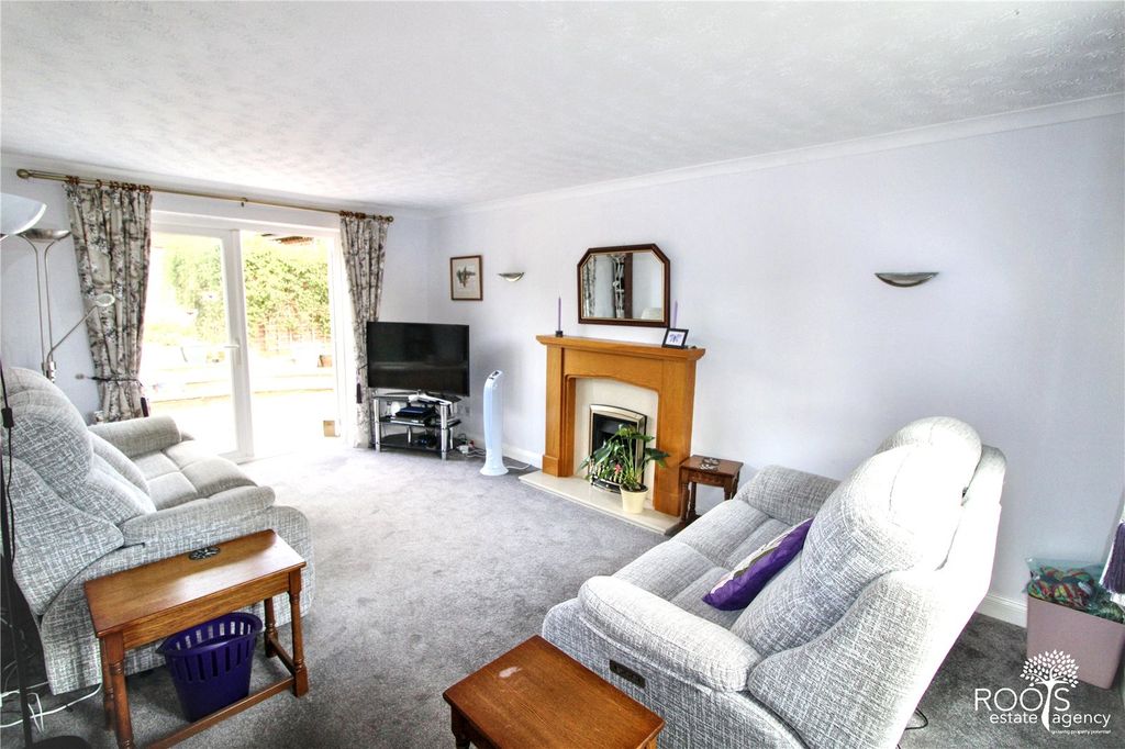 Property photo 3 of 20 Sitting Room
