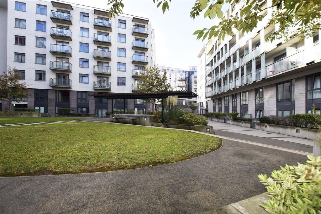 Property photo 2 of 10 Courtyard. Copy.Jpg