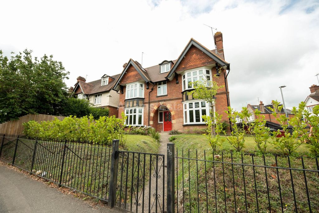 Property photo 1 of 31