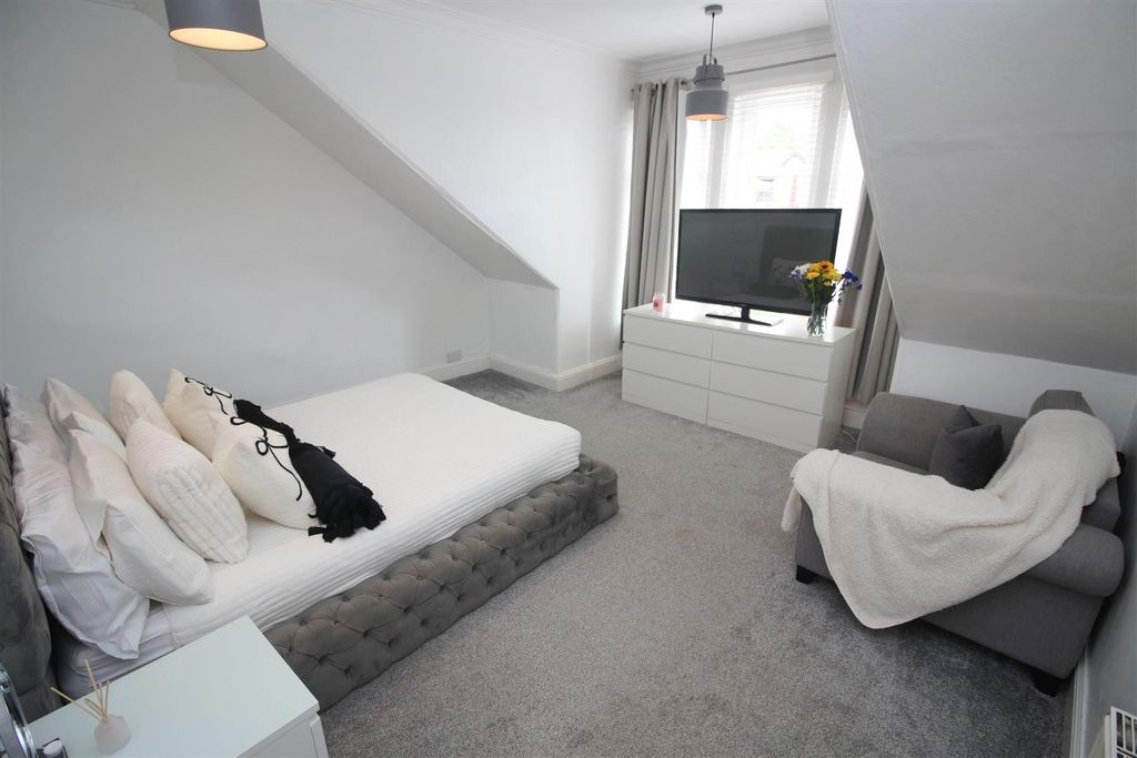 Additional image 10 of 3 bed flat for saleCaddlehill Street, Greenock PA16