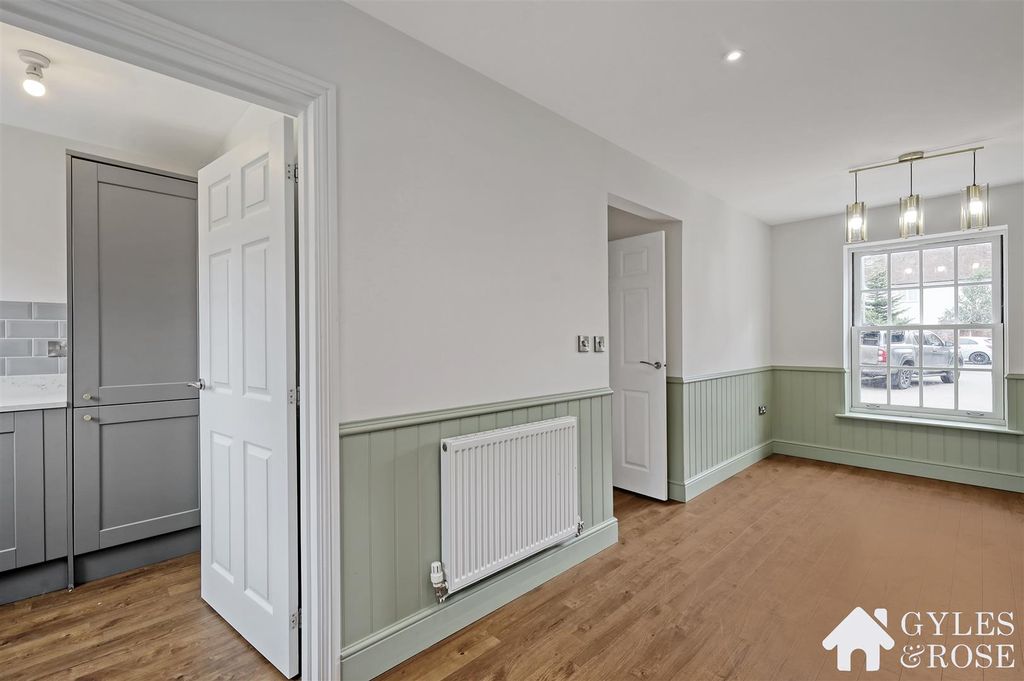 Property photo 3 of 23 Kitchen