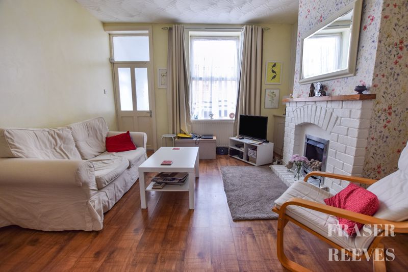 Property photo 2 of 13 Spacious Lounge