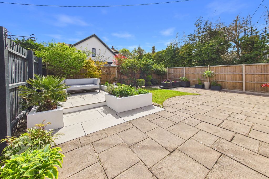 Property photo 2 of 19