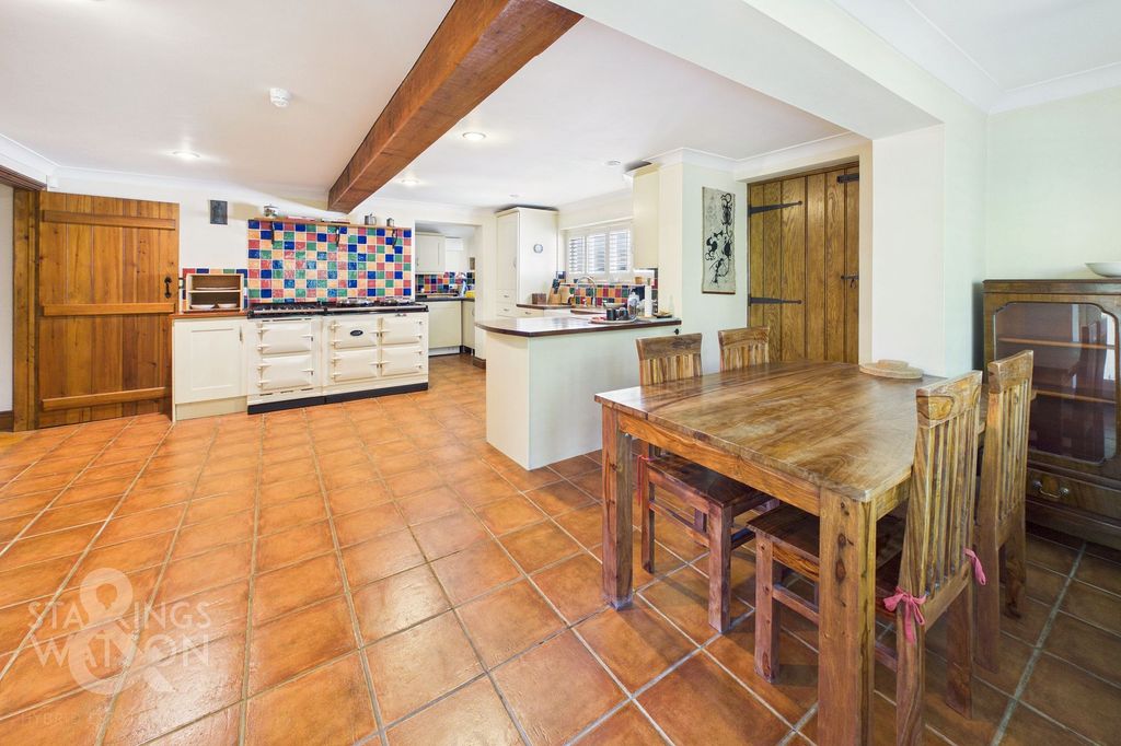 Property photo 2 of 23