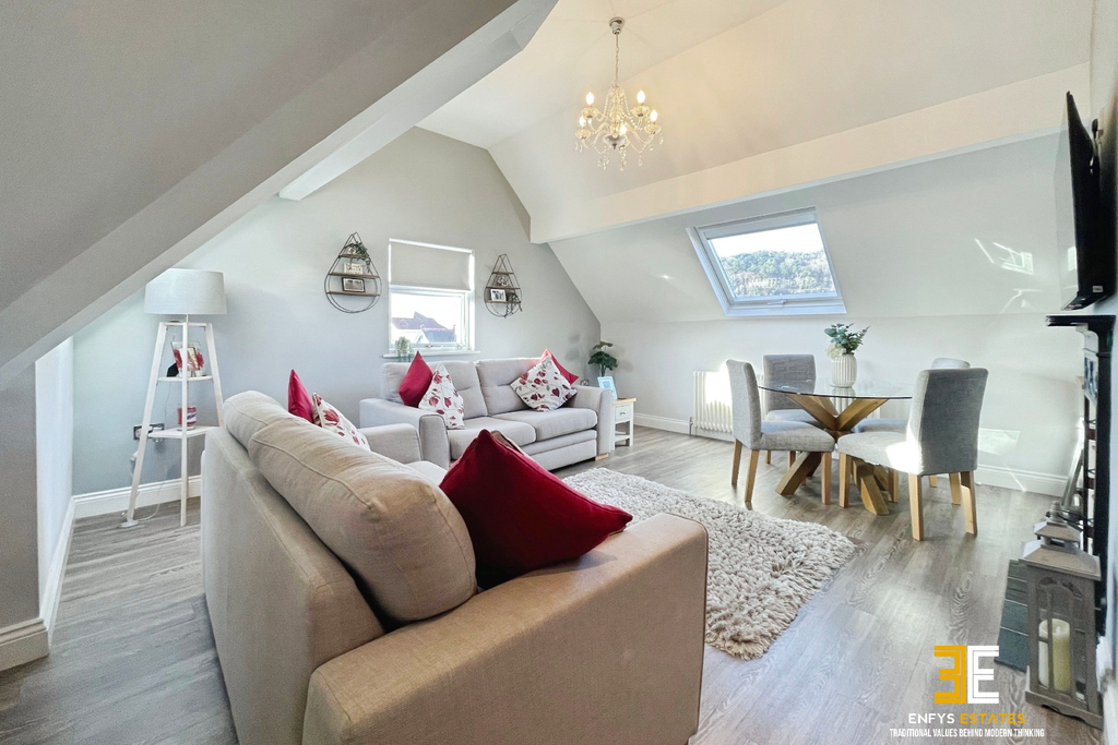 Property photo 2 of 28