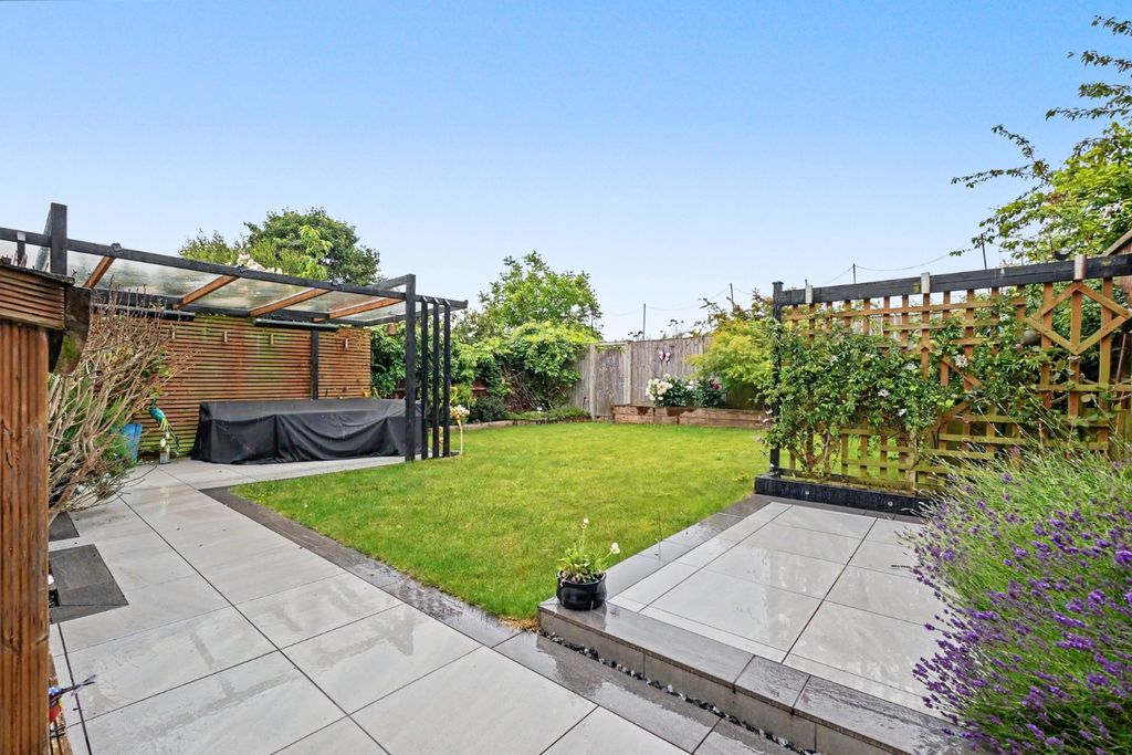 Property photo 2 of 26 5165784