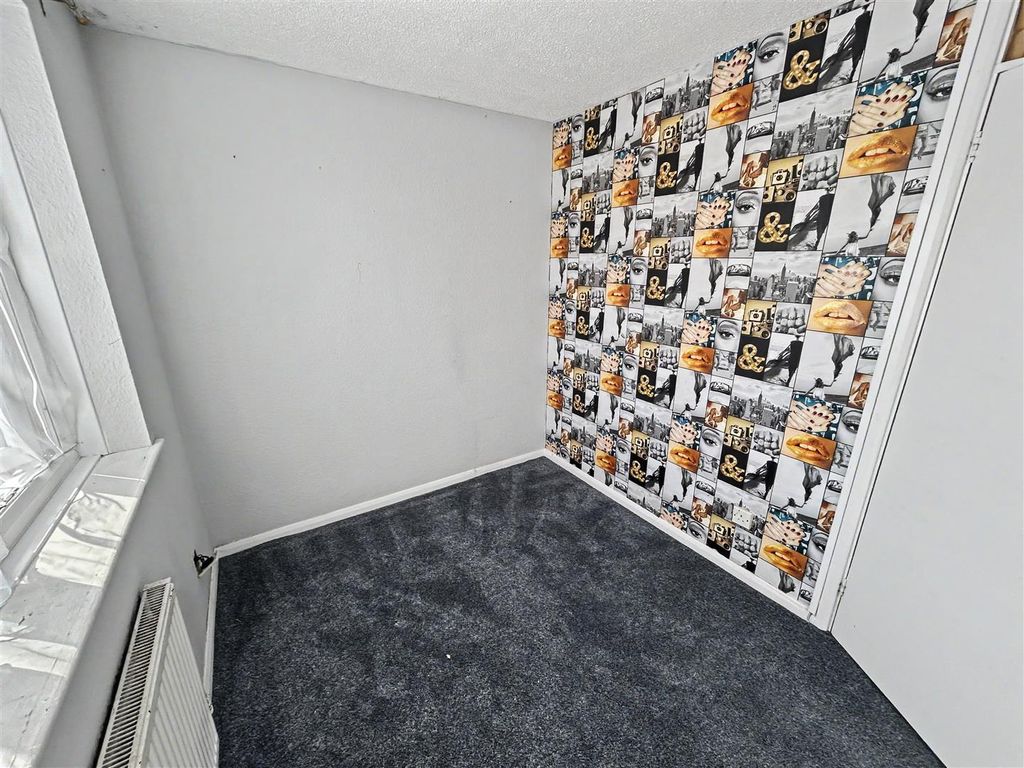 Property photo 3 of 8 Bedroom 1