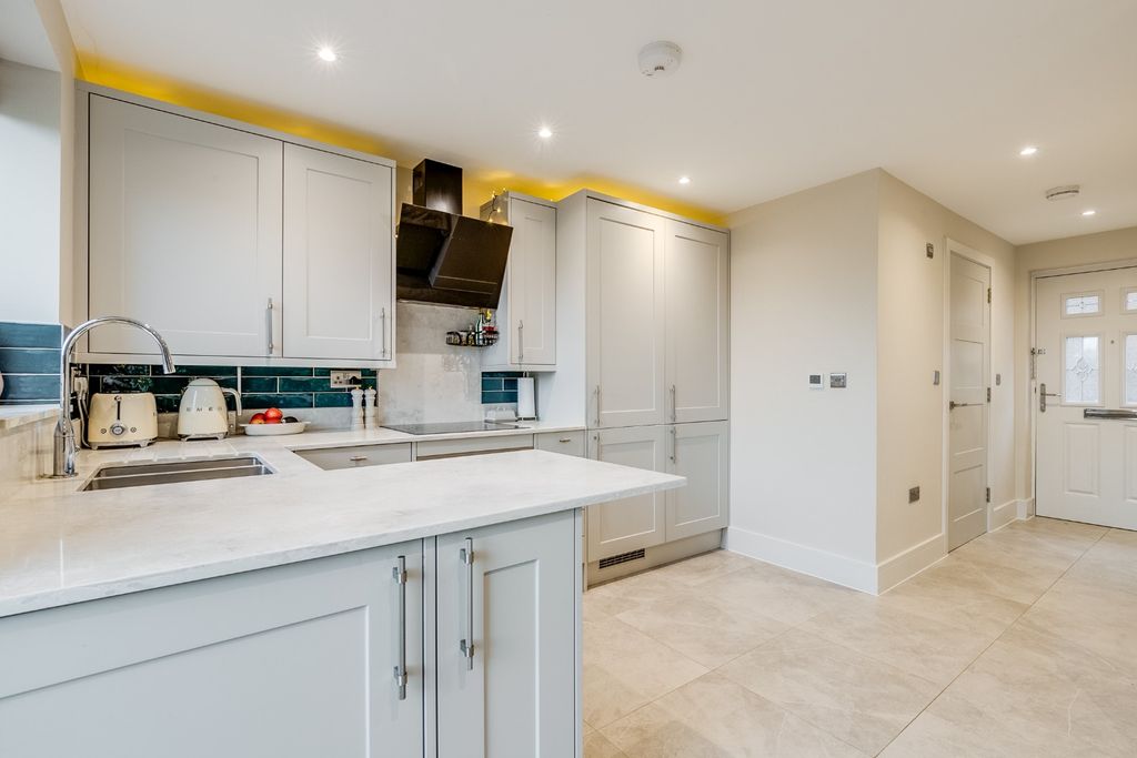 Property photo 3 of 17 4878787