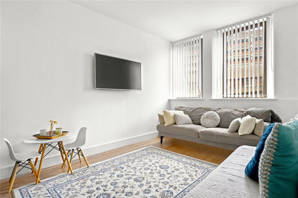 Property photo 2 of 18 Picture No. 08