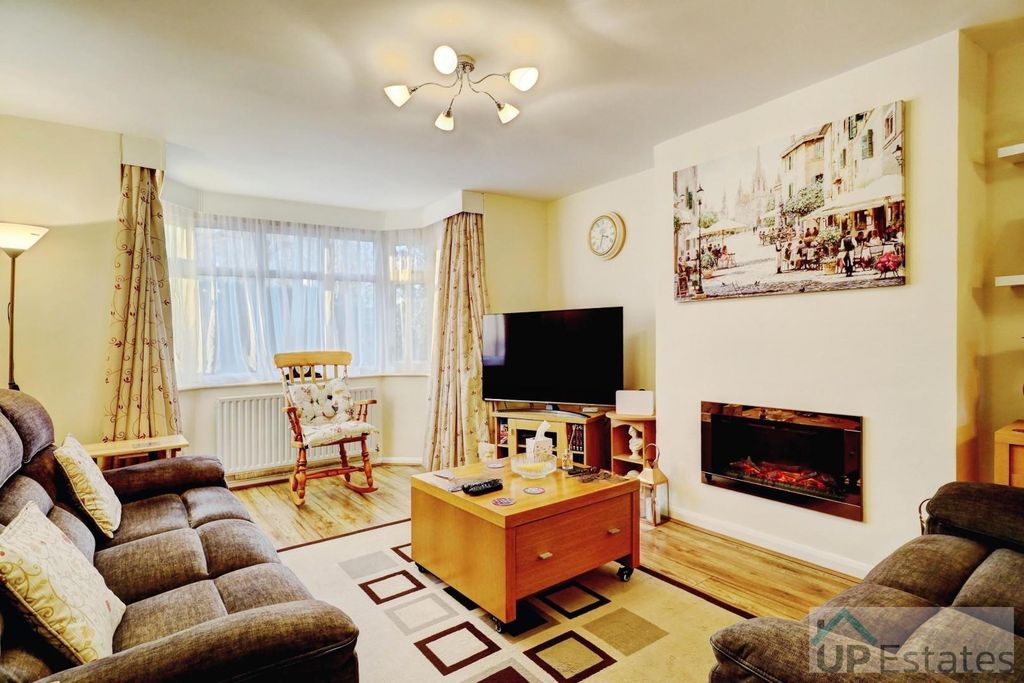 Property photo 3 of 25