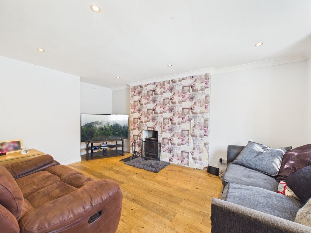 Property photo 2 of 18 Cam04018G0-Pr0460-Still001