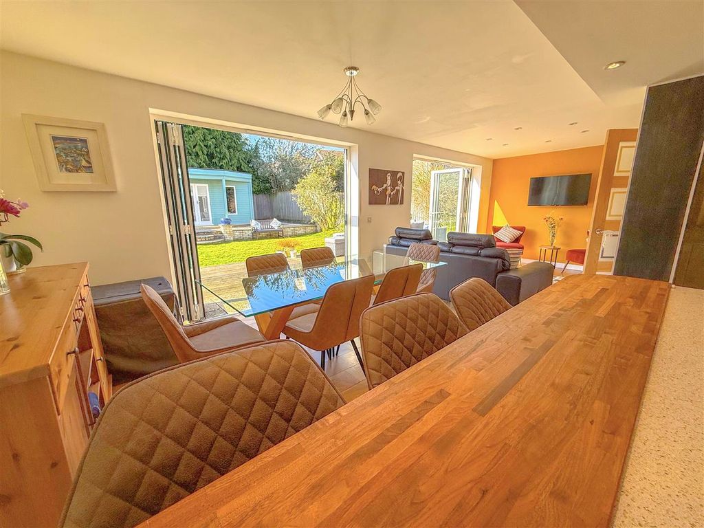 Property photo 3 of 28