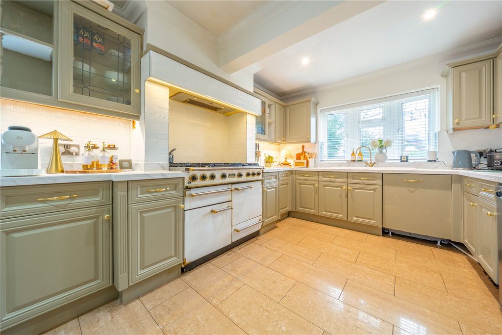 Property photo 3 of 16 Picture No. 13