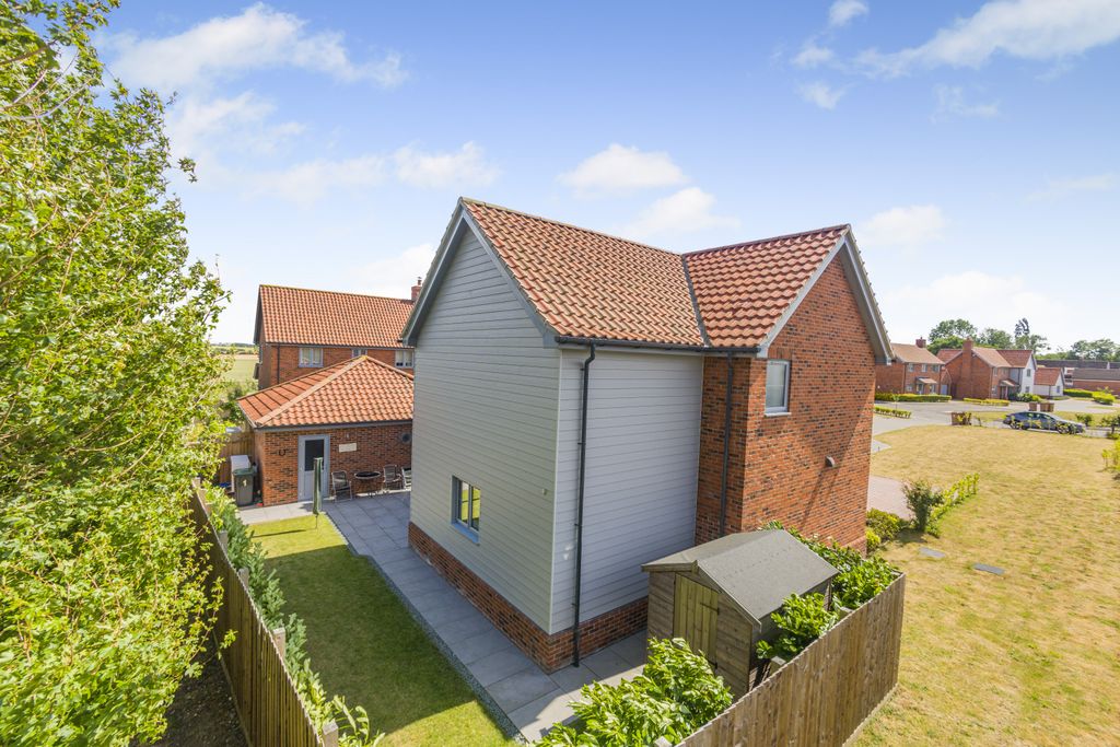 Property photo 3 of 27 8654798-Exterior12