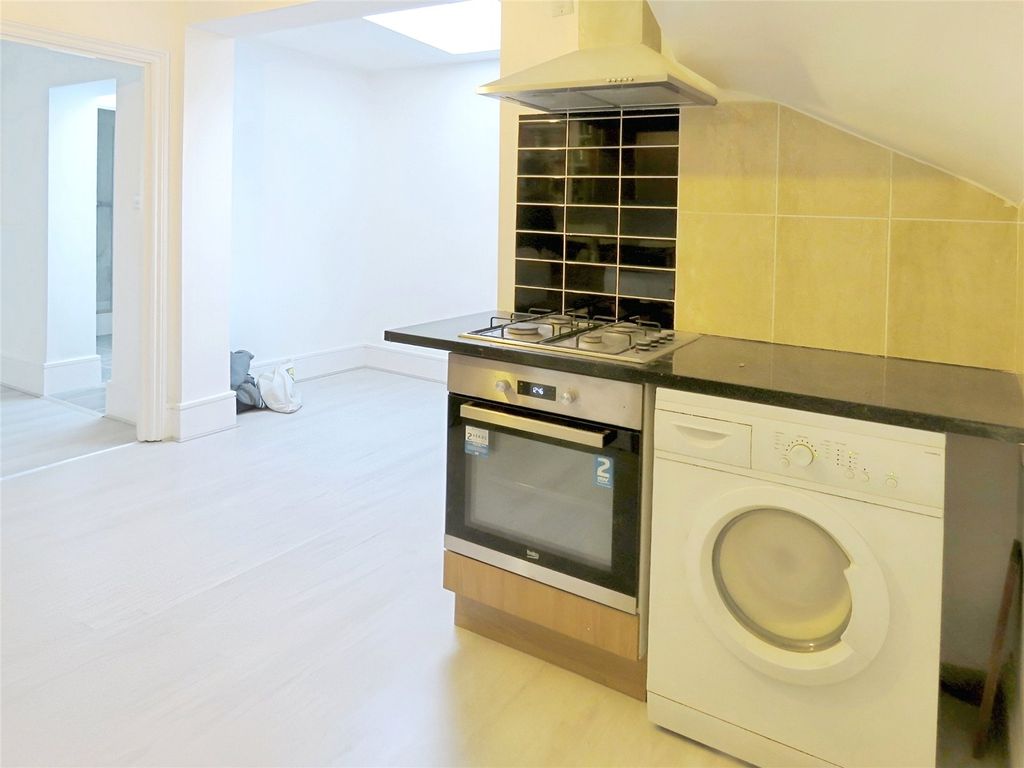 Property photo 3 of 6 Kitchen